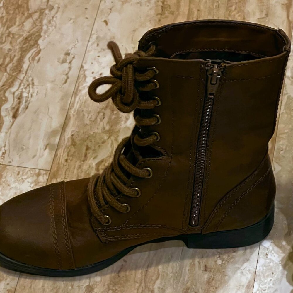 Woman's Brown Combat Boots (ALL MAN MADE MATERIALS) - Size 7